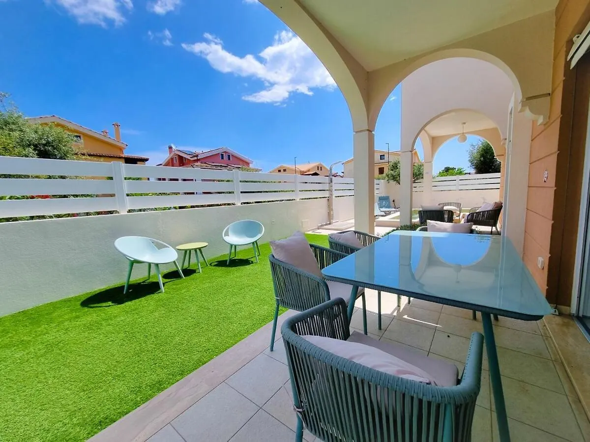 פולה Calypso Luxury Pool&Spa